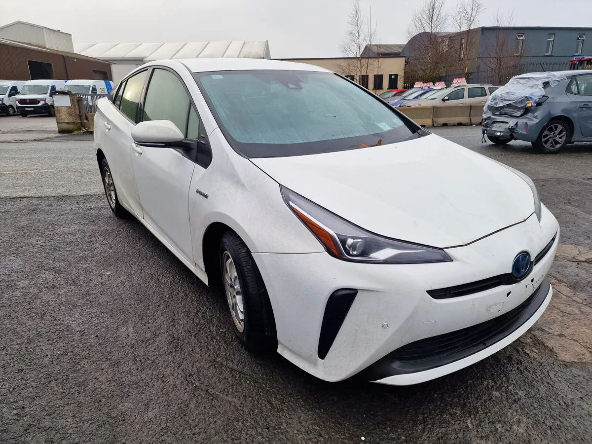 19 TOYOTA PRIUS  1.8 HYBRID FOR BREAKING - Image 1