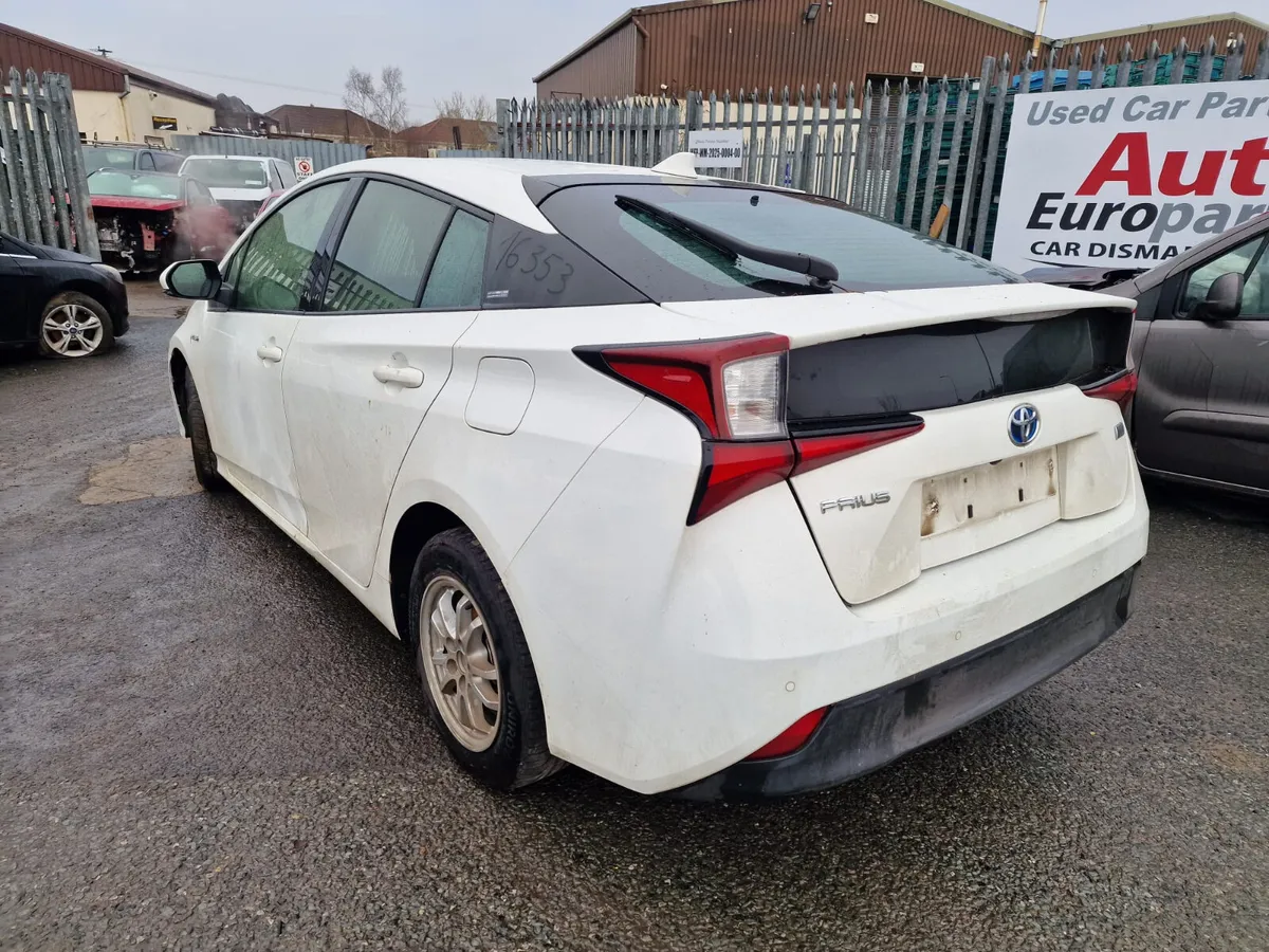 19 TOYOTA PRIUS  1.8 HYBRID FOR BREAKING - Image 3