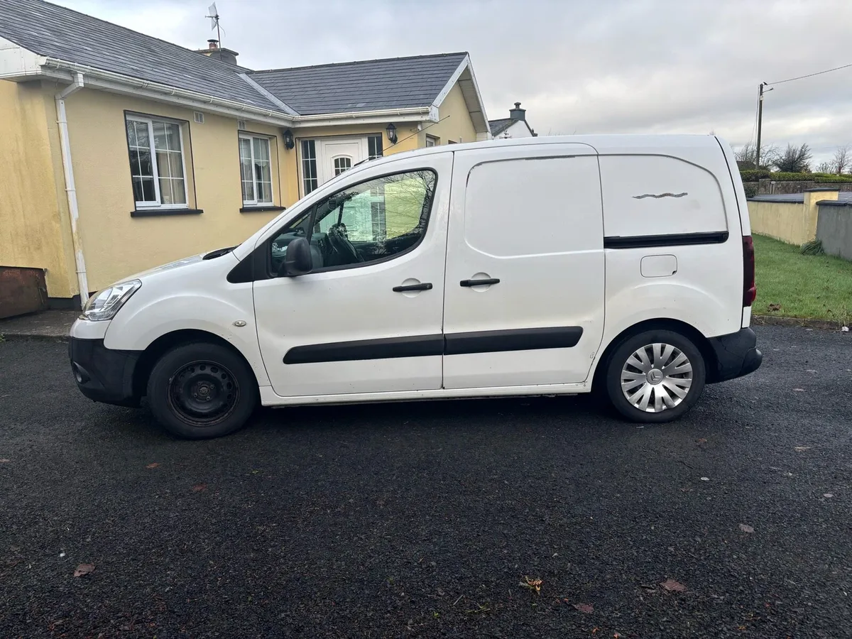 151 berlingo low km Tax and test - Image 3