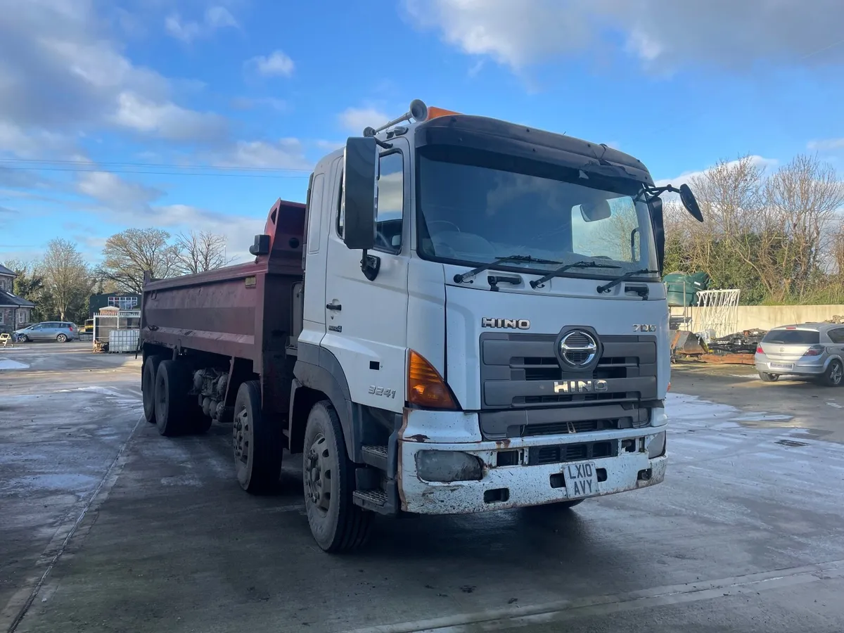 Hino 700 8 wheel tipper - Image 1