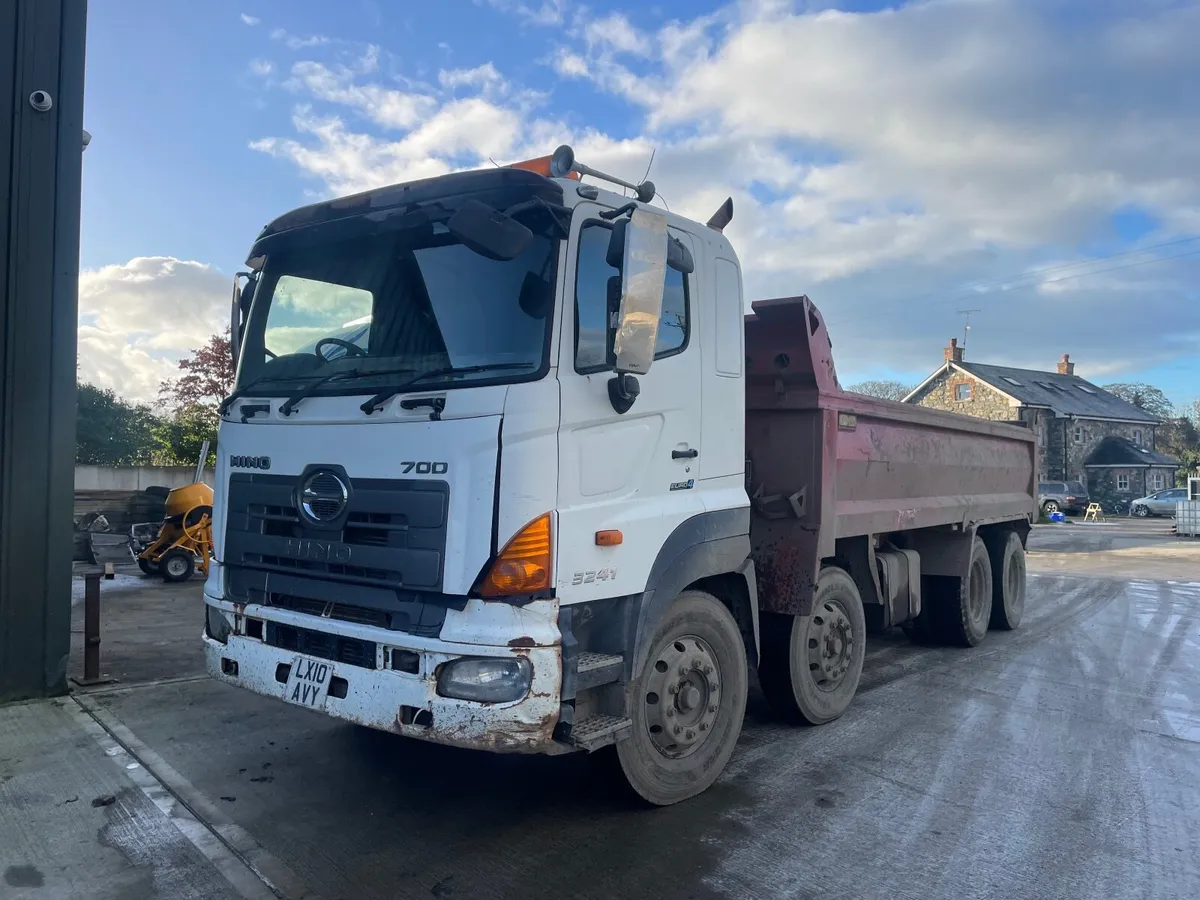 Hino 700 8 wheel tipper - Image 2