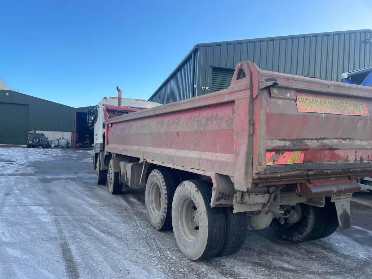 Hino 700 8 wheel tipper - Image 4
