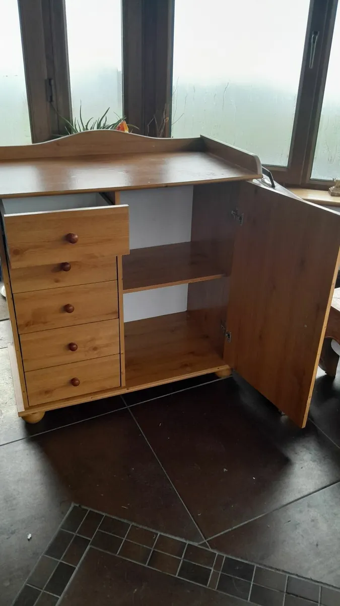 Baby changing table - Image 2