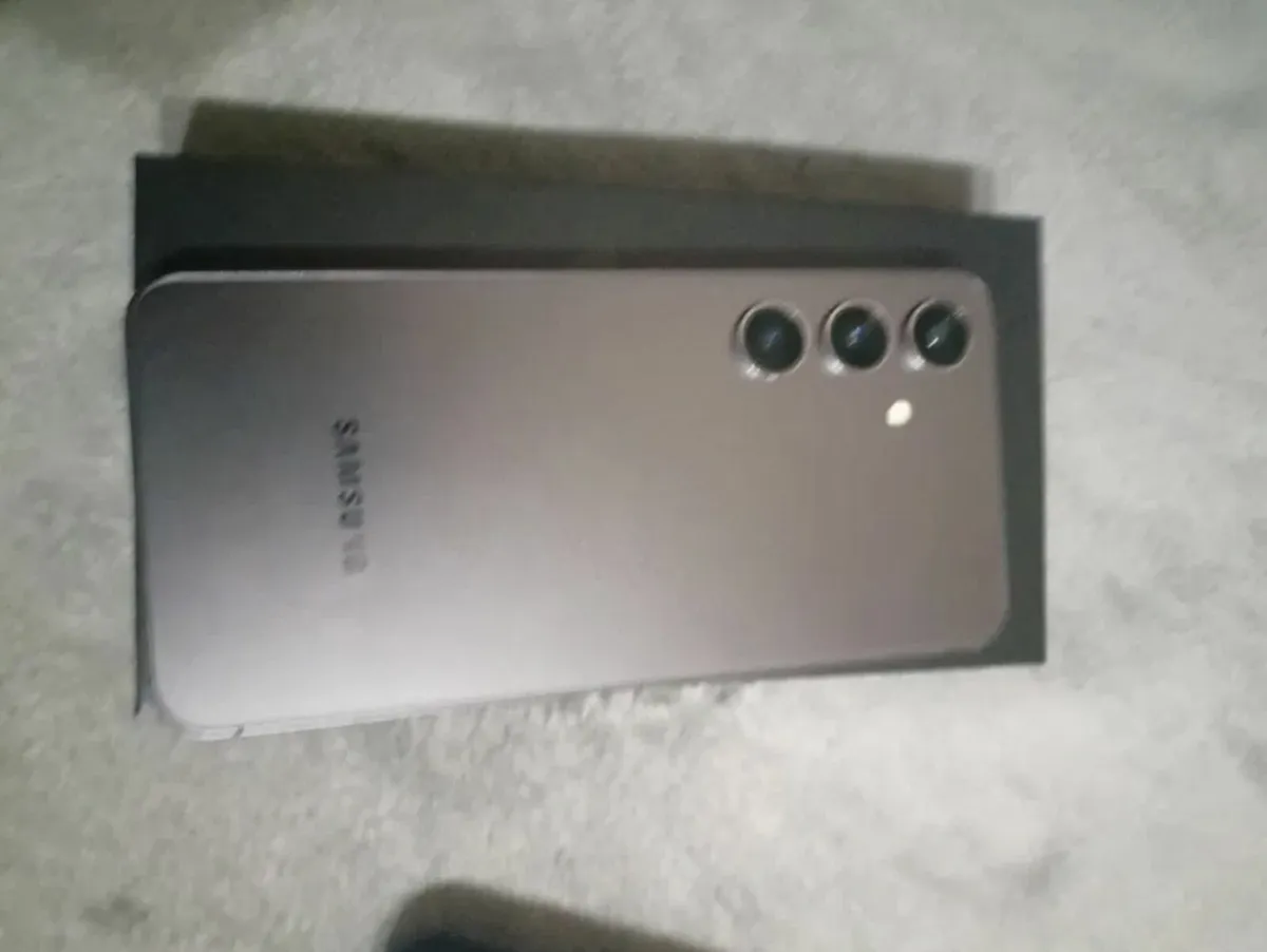 Samsung S24 128GB Used - Image 3