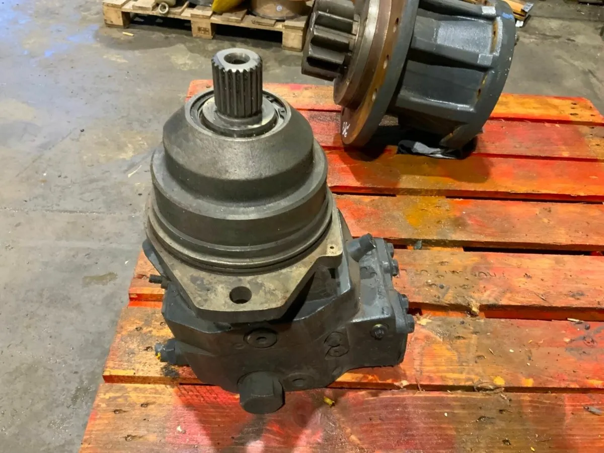 UNUSED DAEWOO TRACK DRIVE TRAVEL MOTOR. - Image 4