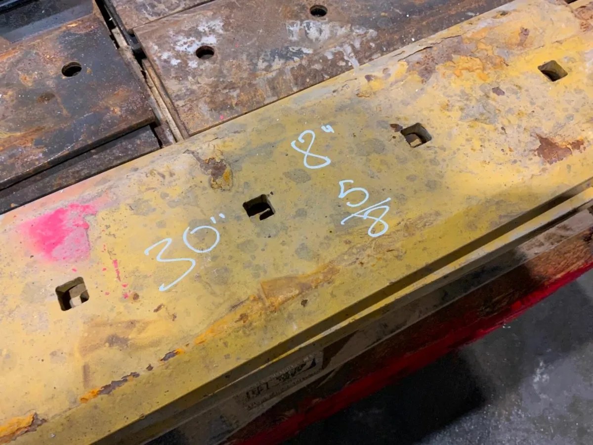 GUMMY BUCKET.........BOLT ON CUTTING EDGES. - Image 4