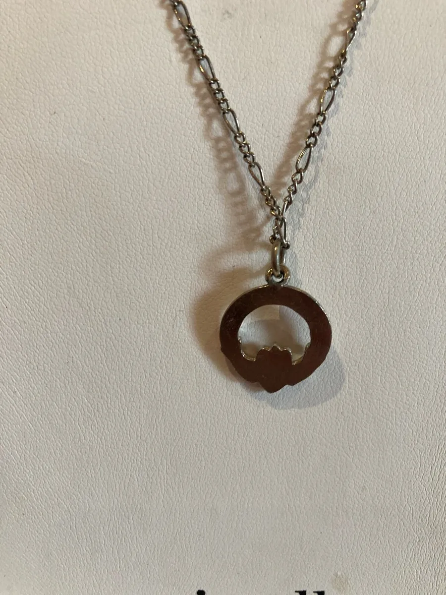 Sterling Silver chain & Cladagh pendant - Image 3