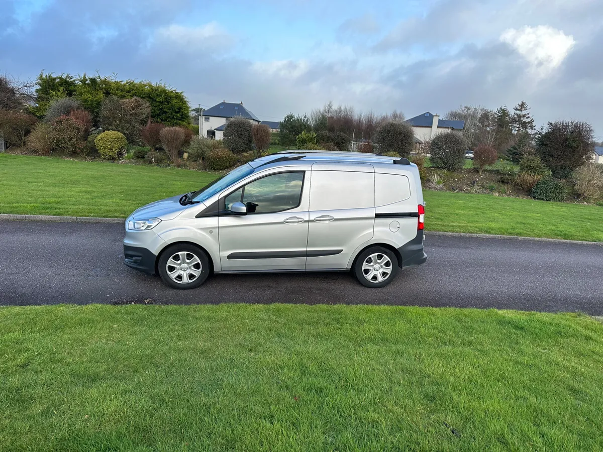 Ford Transit Courier 2015 - Image 2