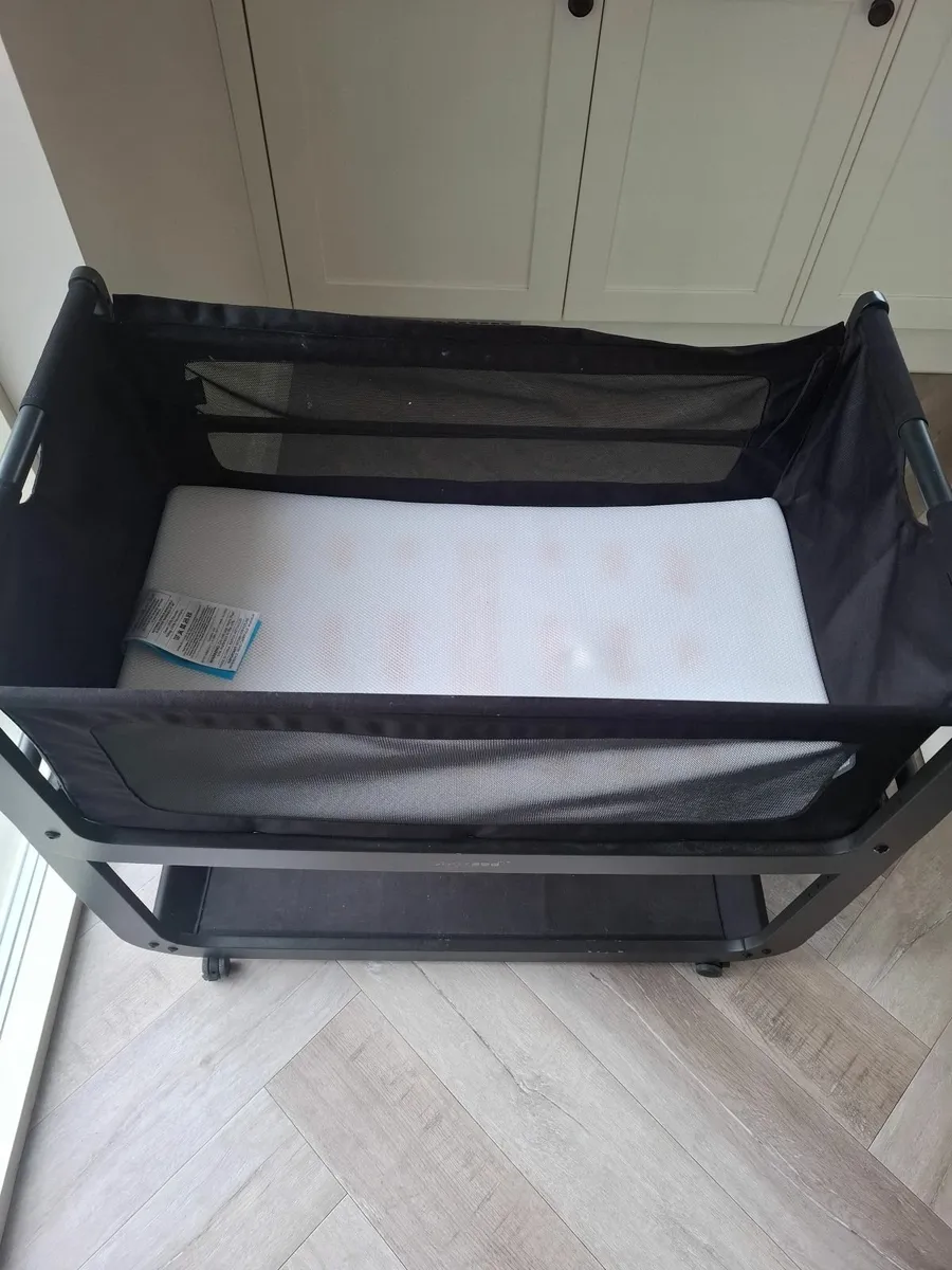 Snozpod 5 Next to me crib