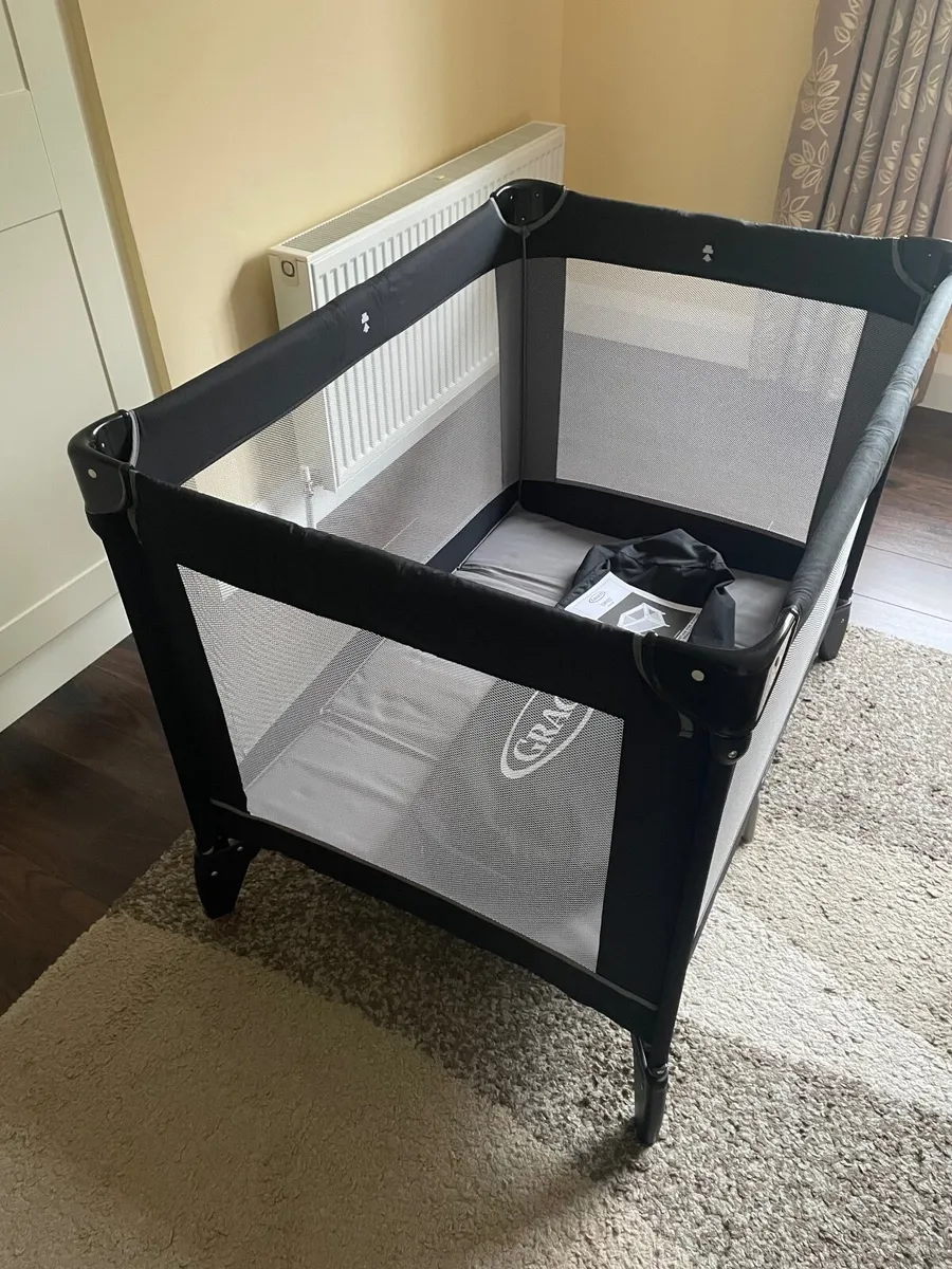 Travel Cot by Graco - Image 3