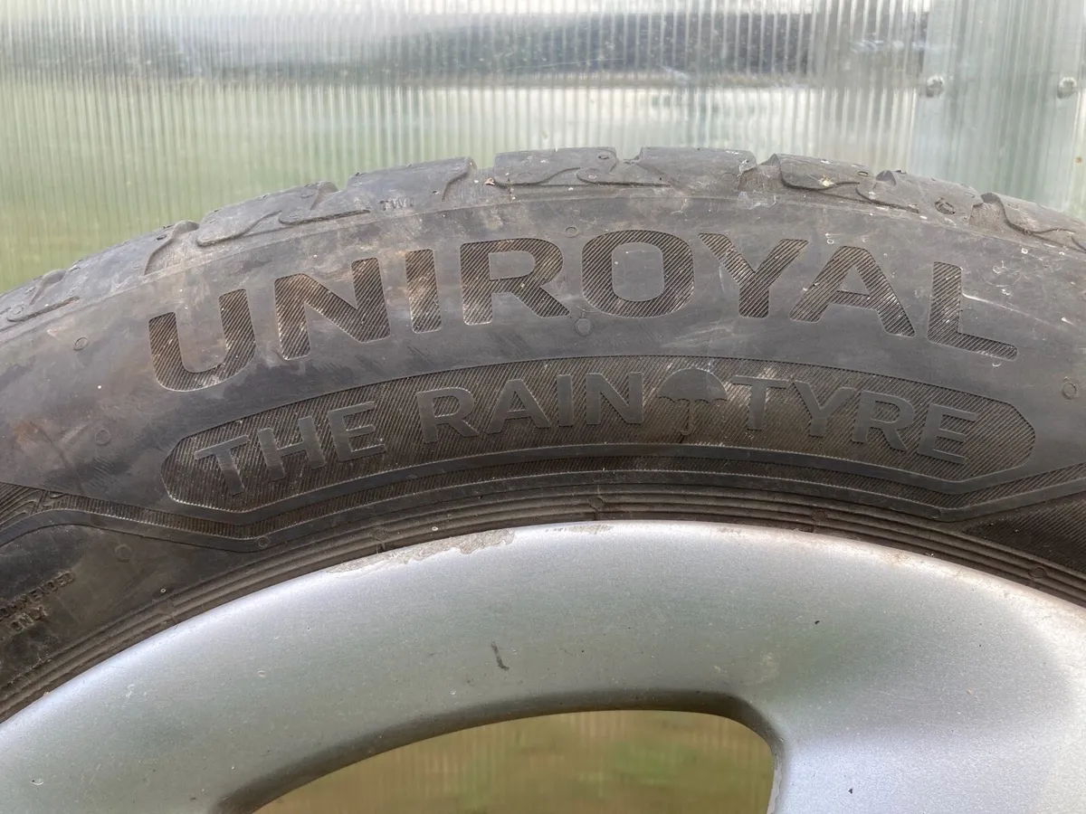 Ford Focus alloys and brand new tyres - Image 2