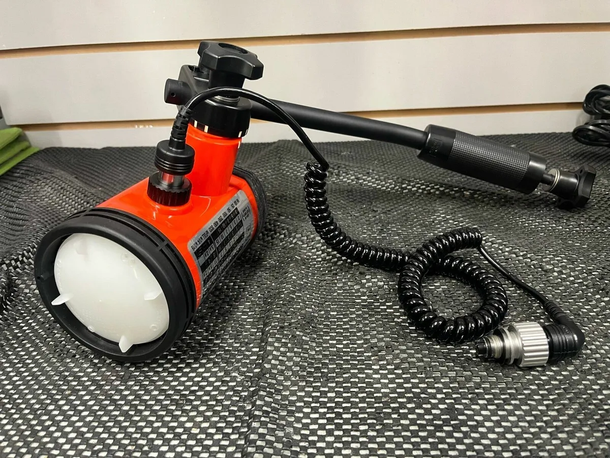 Nikon SB-105 Underwater Light - Image 1