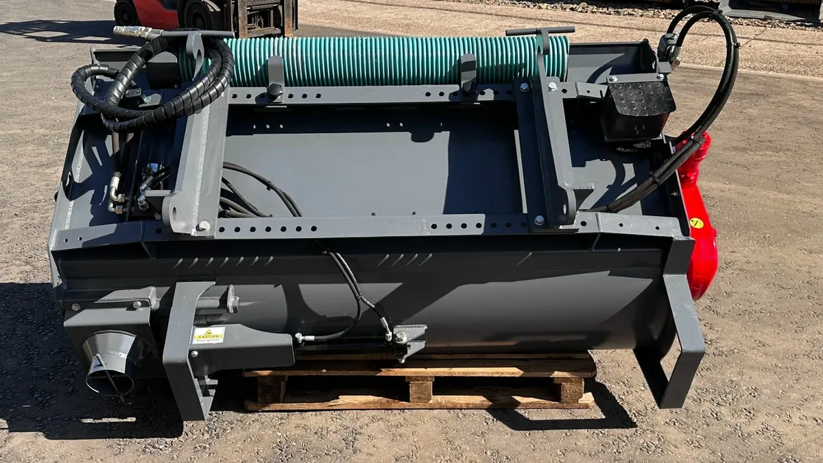 Concrete mixing bucket - Image 2