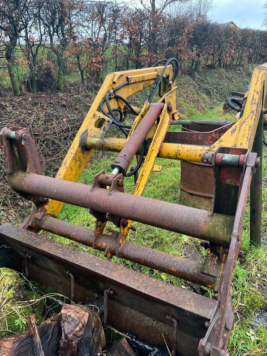 Front loader Massey - Image 1