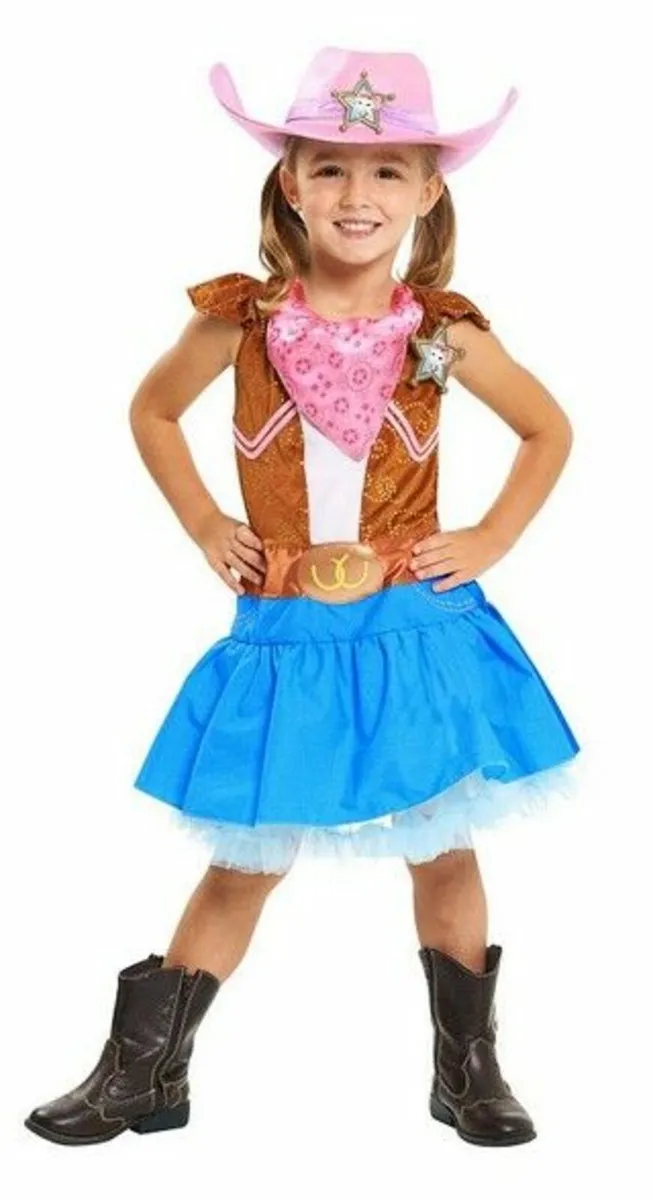 Cowgirl costume with a hat and a horse - Image 4