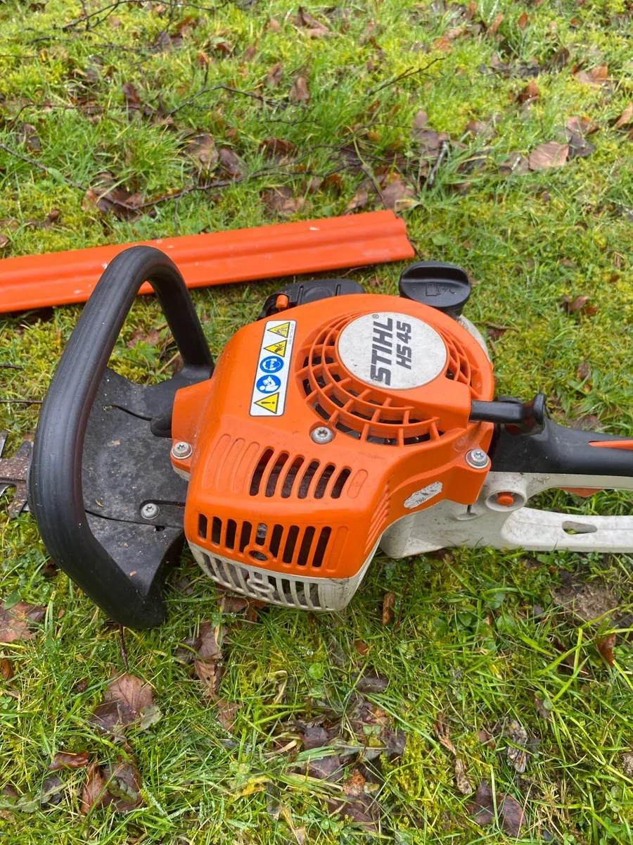 Stihl HS 45 hedge trimmer - Image 1