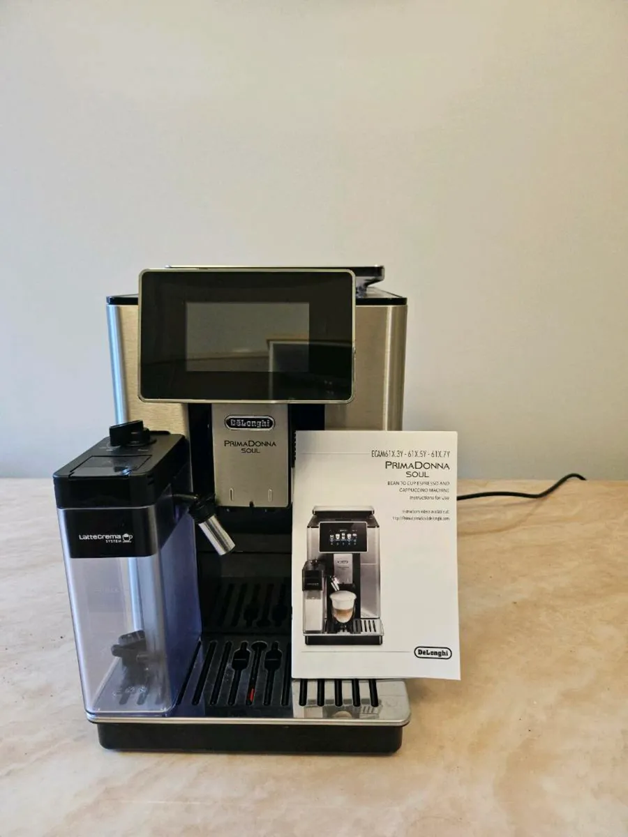 Delonghi coffee machine - Image 1
