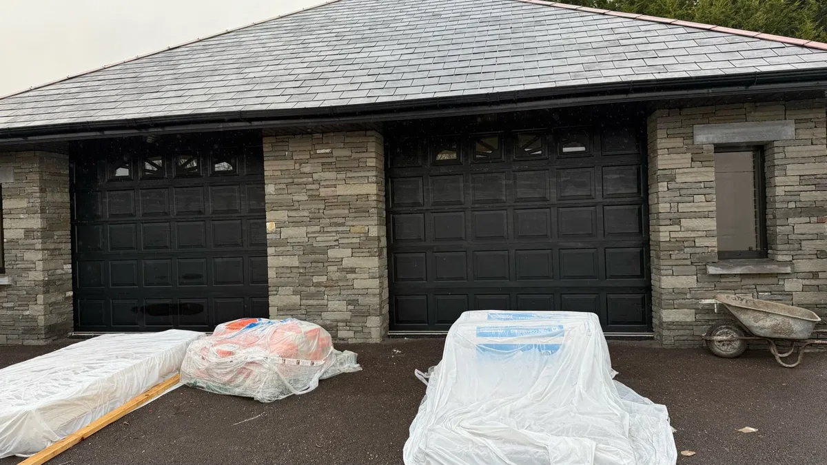 Garage insulated roller door - Image 1