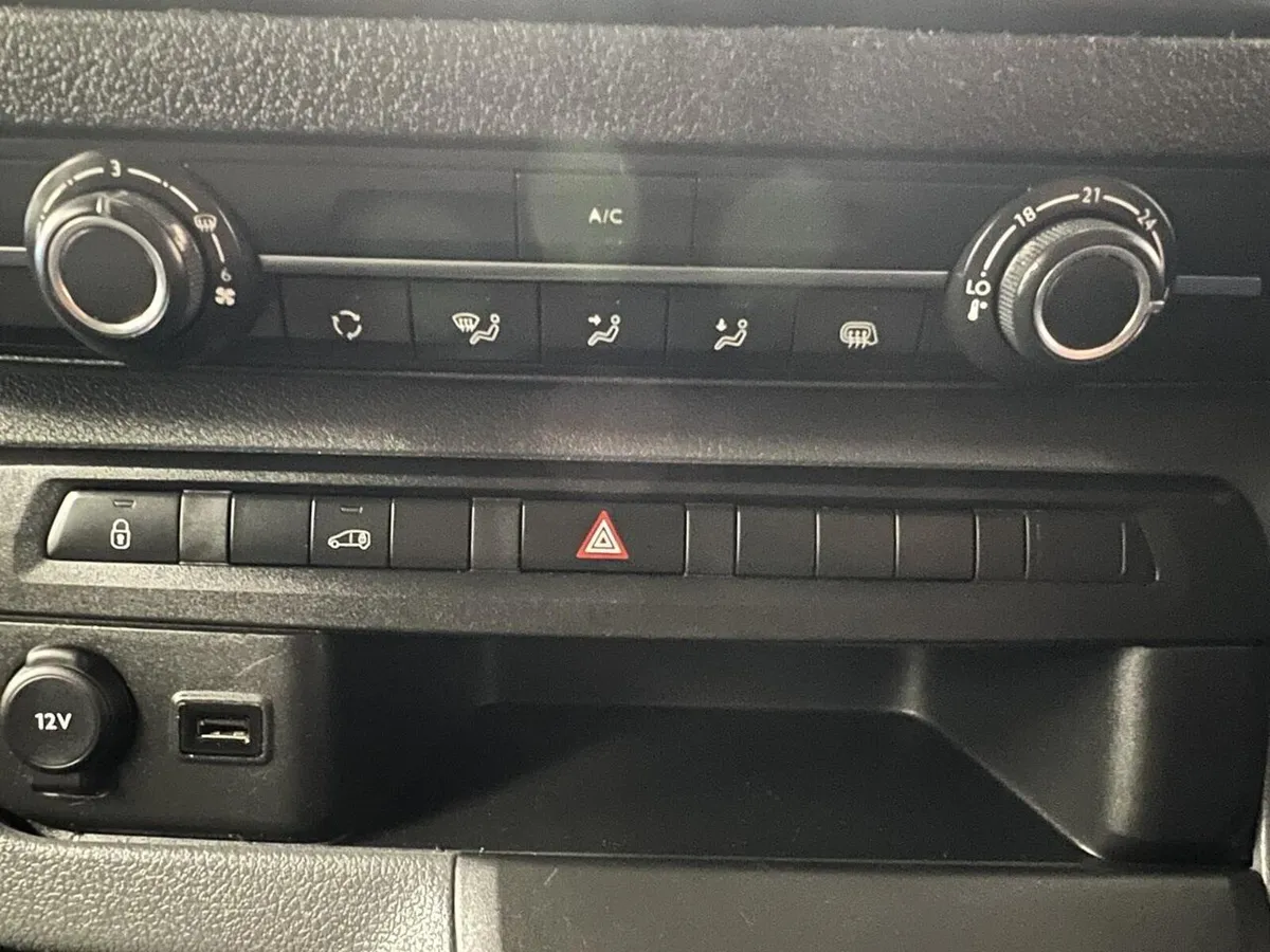 2022 Citroen Dispatch Panel Van - Image 2