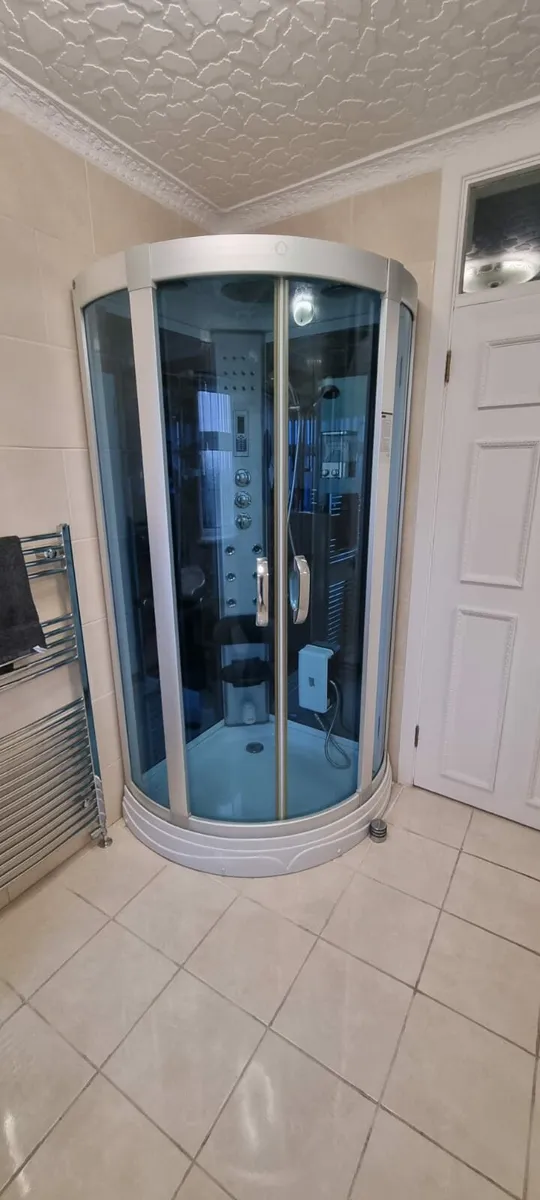 Enclosed Steam Shower with radio & seat - Image 1