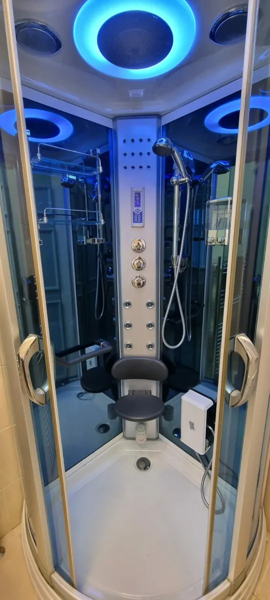 Enclosed Steam Shower with radio & seat - Image 4