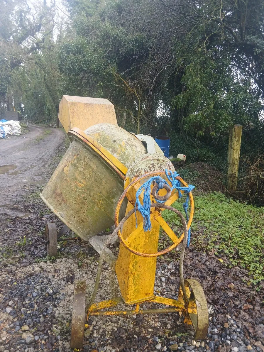 Lister Diesel Concrete Mixer - Image 3