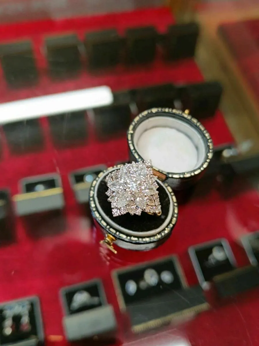 Diamond Star Cluster Ring 18k Yellow Gold - Image 1