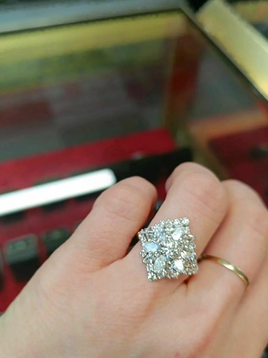 Diamond Star Cluster Ring 18k Yellow Gold - Image 4