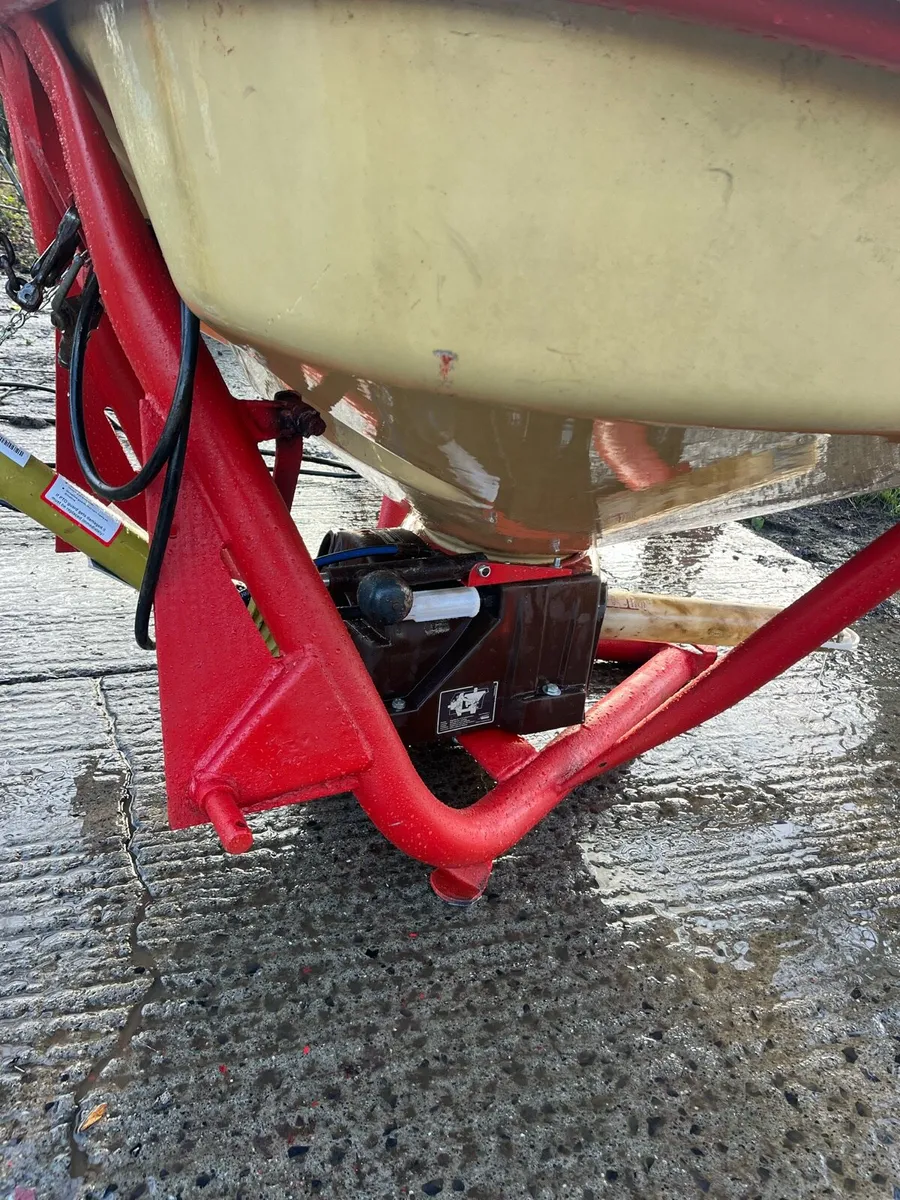Selection of Vicon Spreaders - Image 2