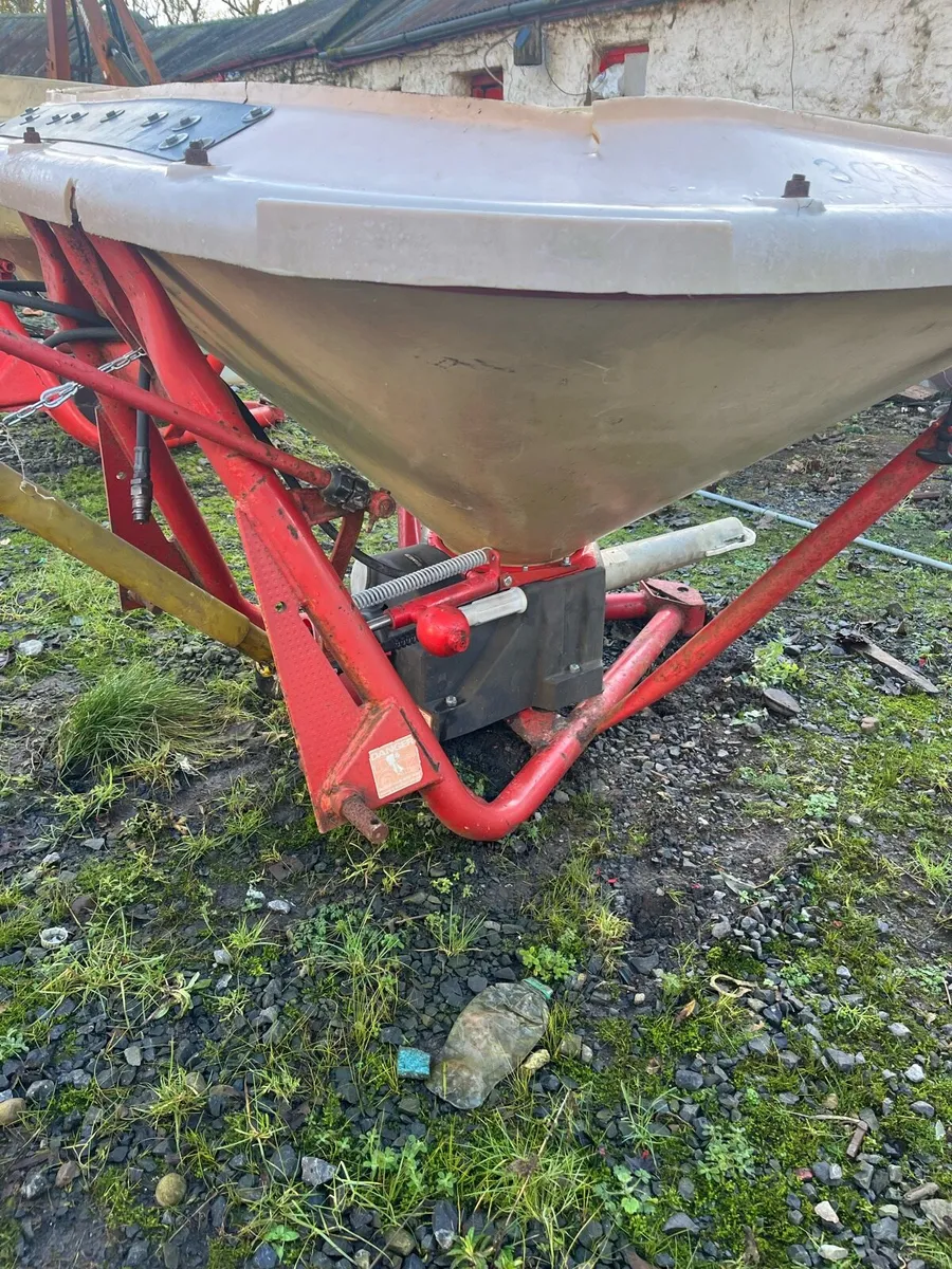 Selection of Vicon Spreaders - Image 4