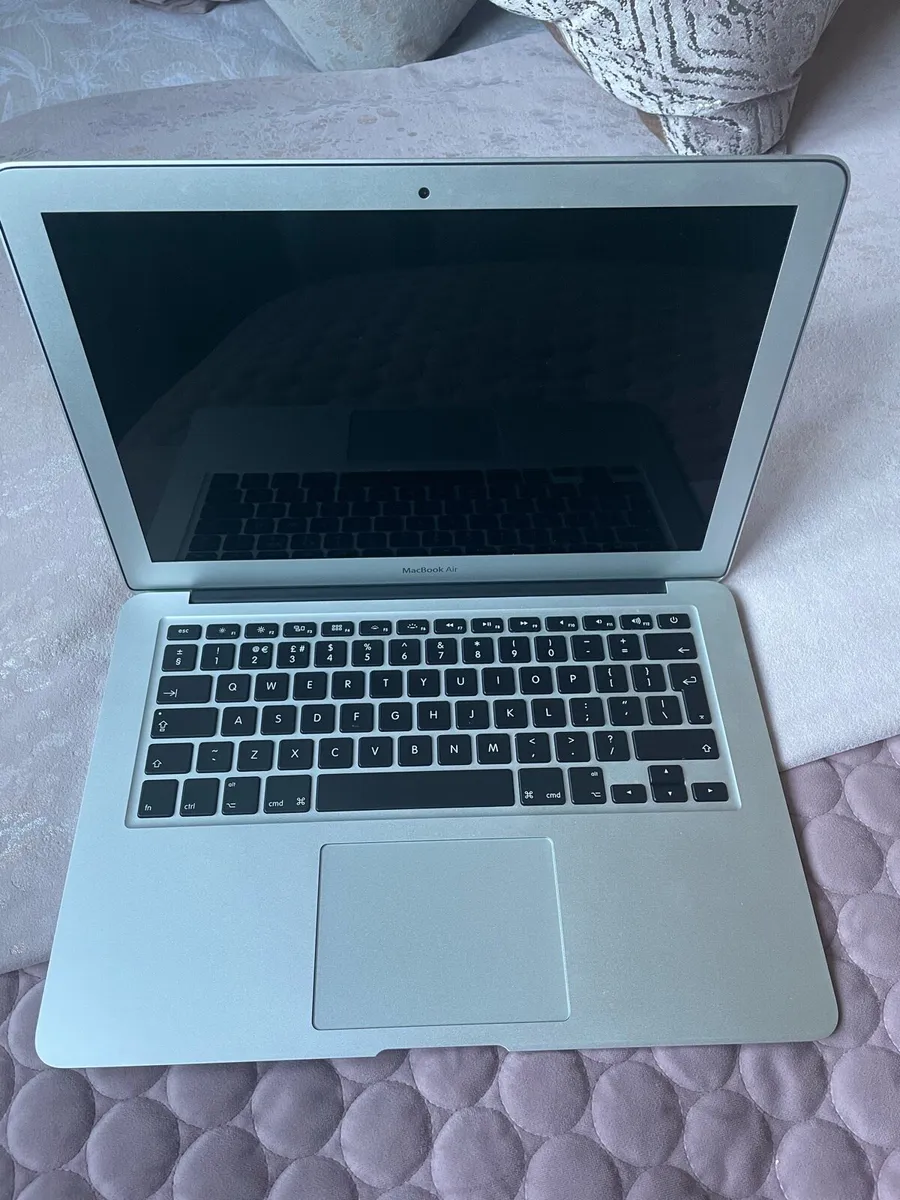 MacBook Air (13-inch, 2017) - Image 4