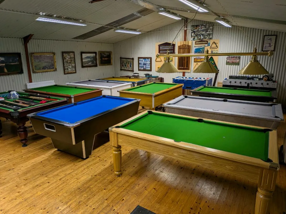 Pool table - Image 1