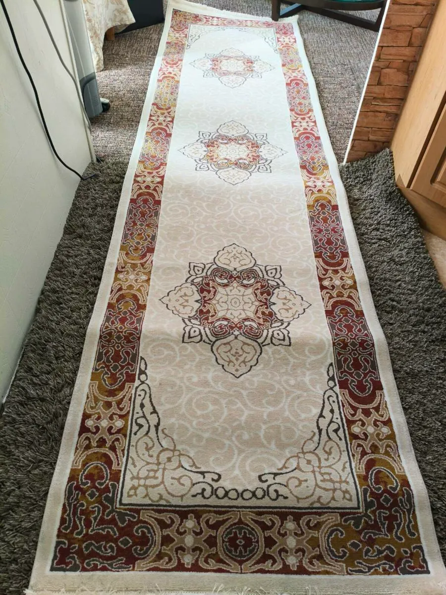 Beautiful 12 ft 3 ft rug good quality new not used - Image 3
