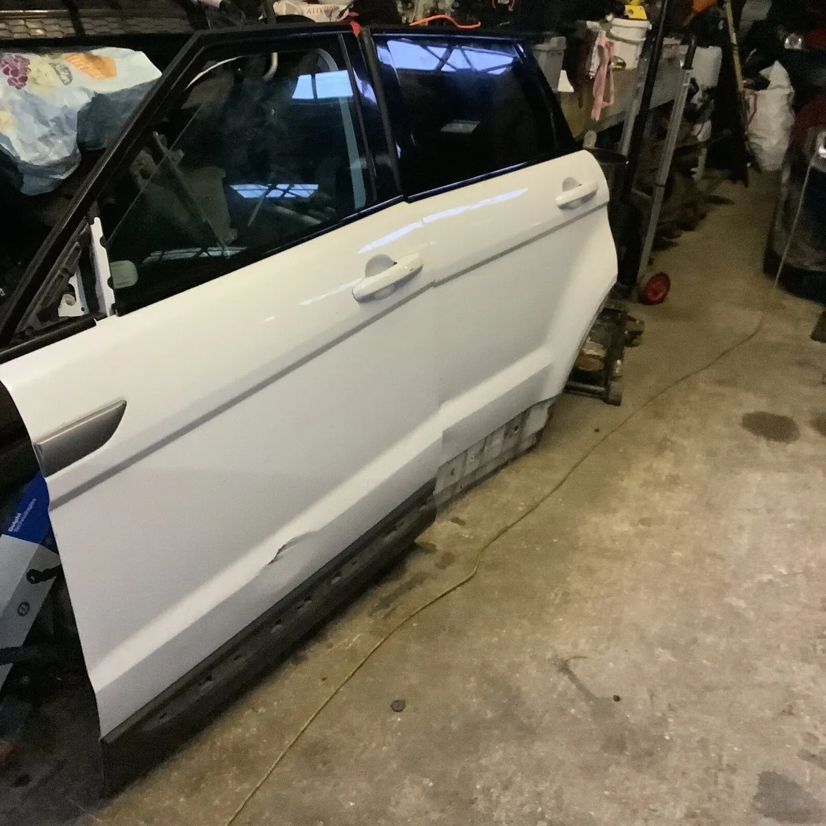 Range Rover evoque 2 left doors with damage 2014 - Image 4