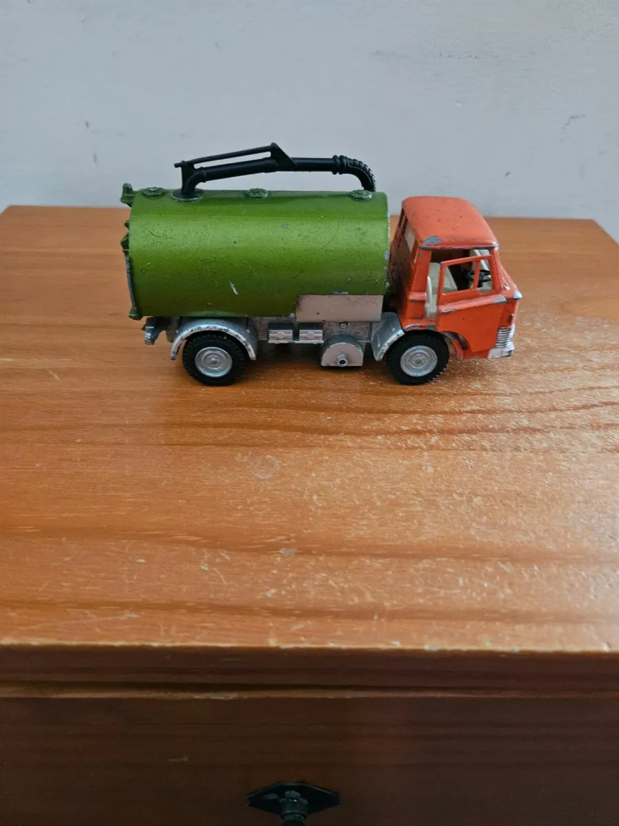 Dinky 1970's Ford Model D Road Sweeper - Image 2