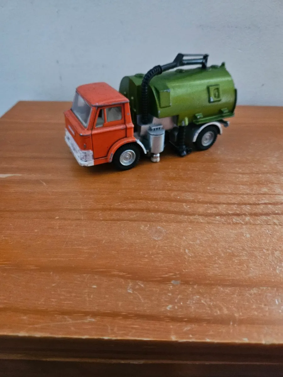 Dinky 1970's Ford Model D Road Sweeper - Image 3