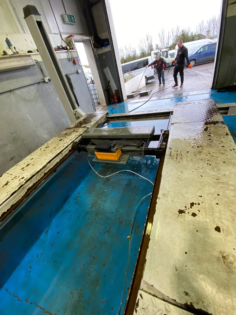 DAMA 5.5 TONNE 4 POST VEHICLE GARAGE LIFT - Image 3