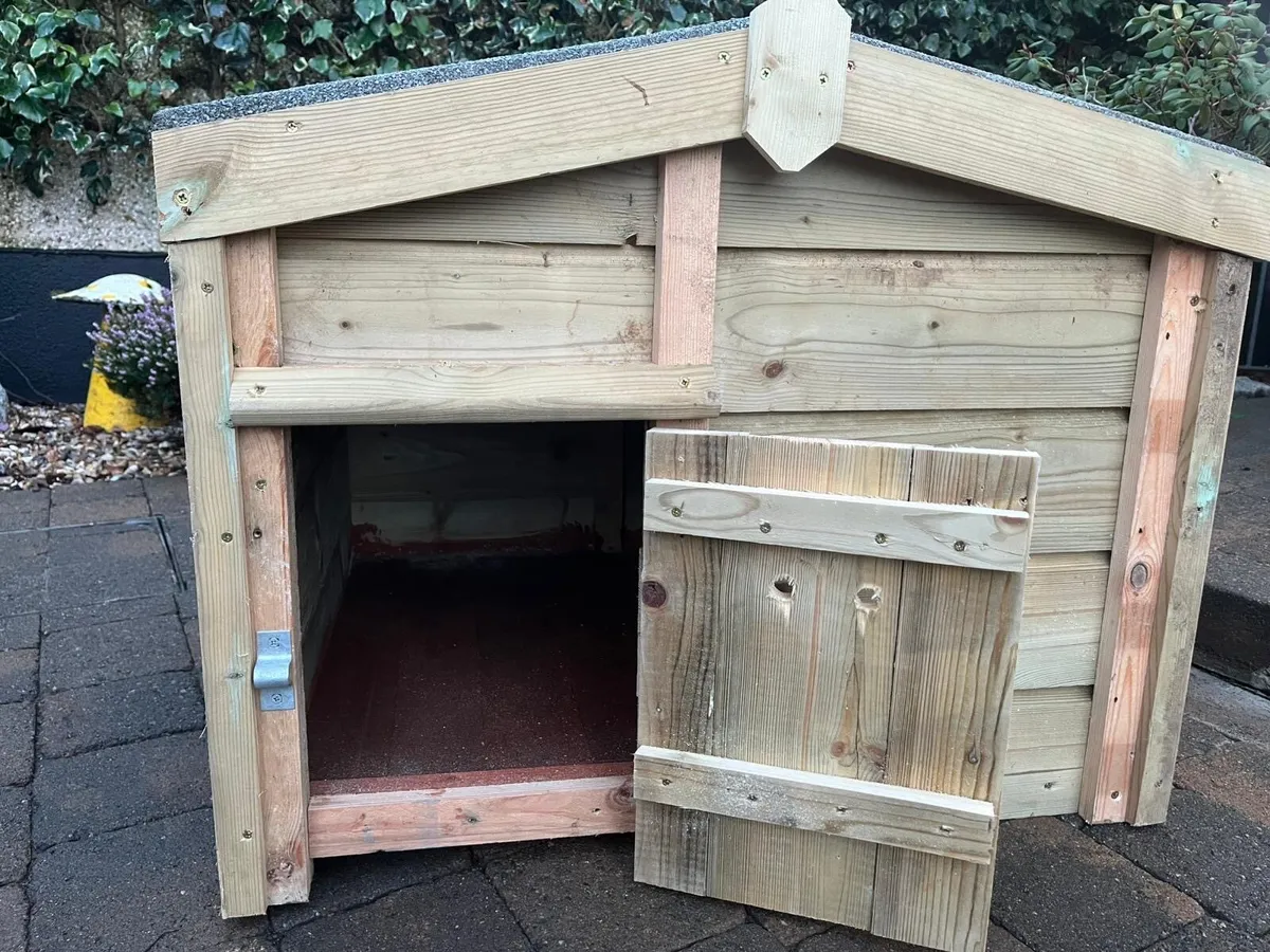 Timber dog house - Image 1