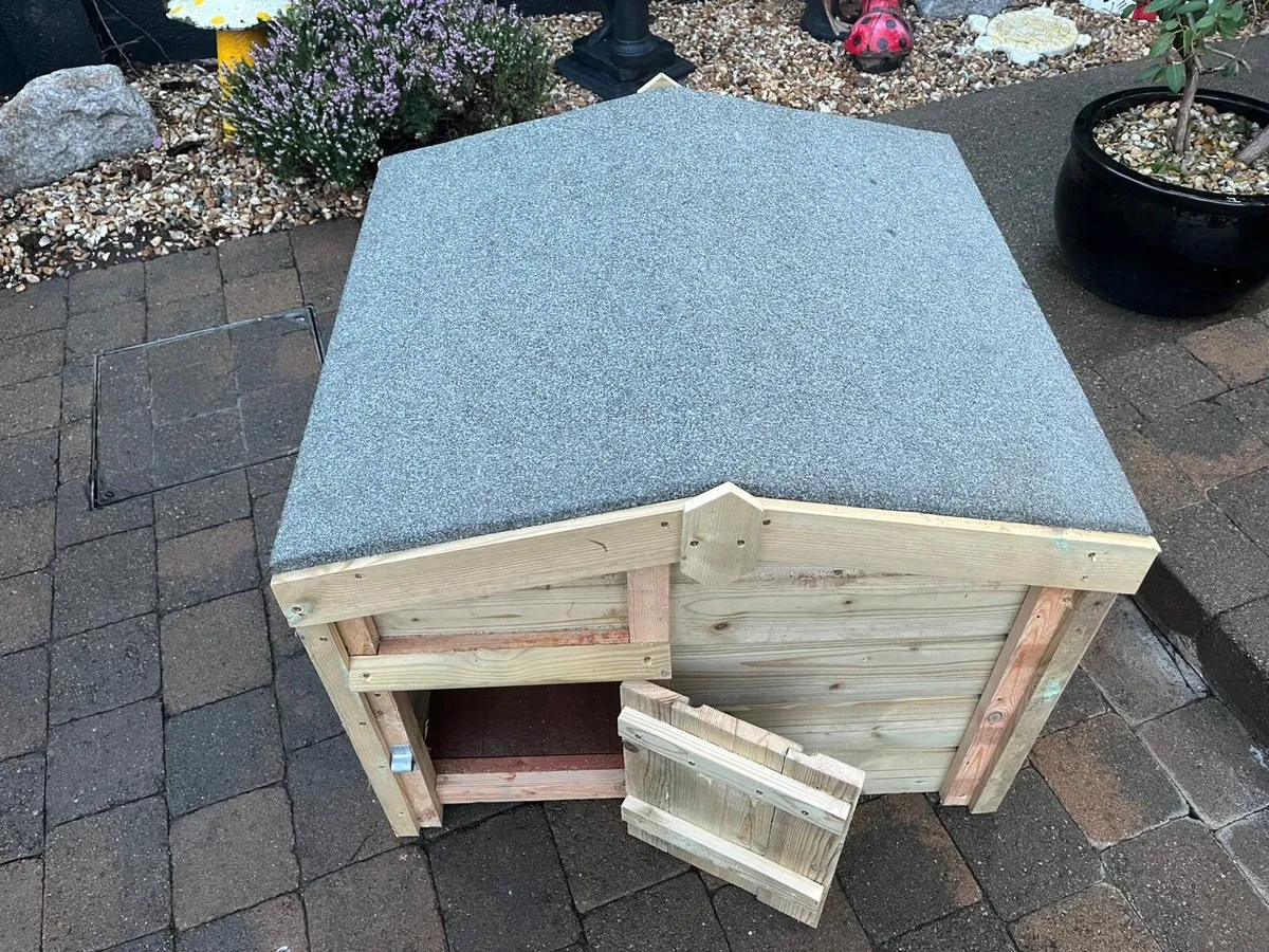Timber dog house - Image 2