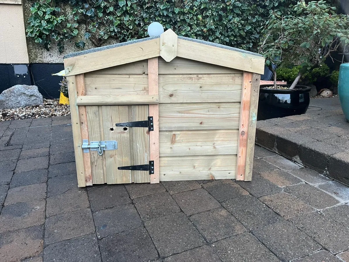 Timber dog house - Image 4