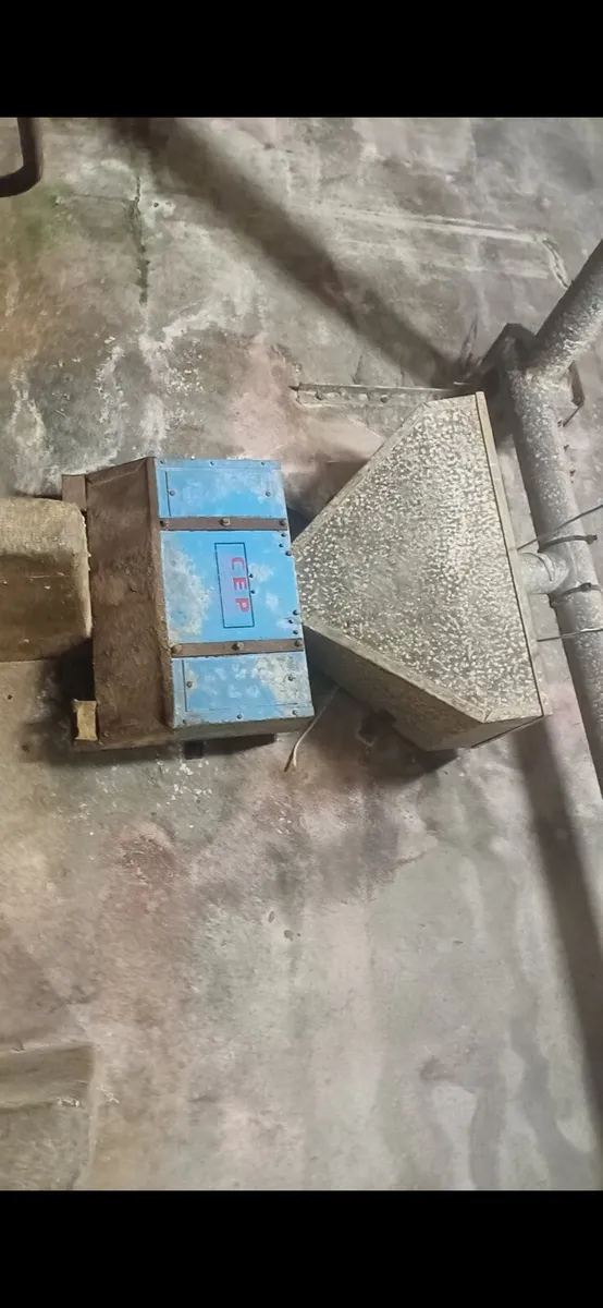 Cashman rope feeders - Image 1