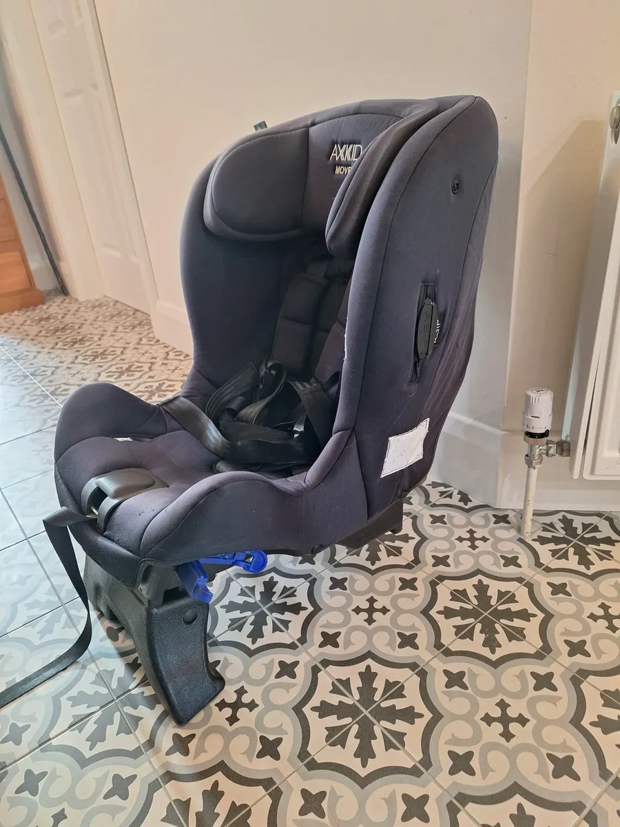 Axkid extended rear facing car seat - Image 1