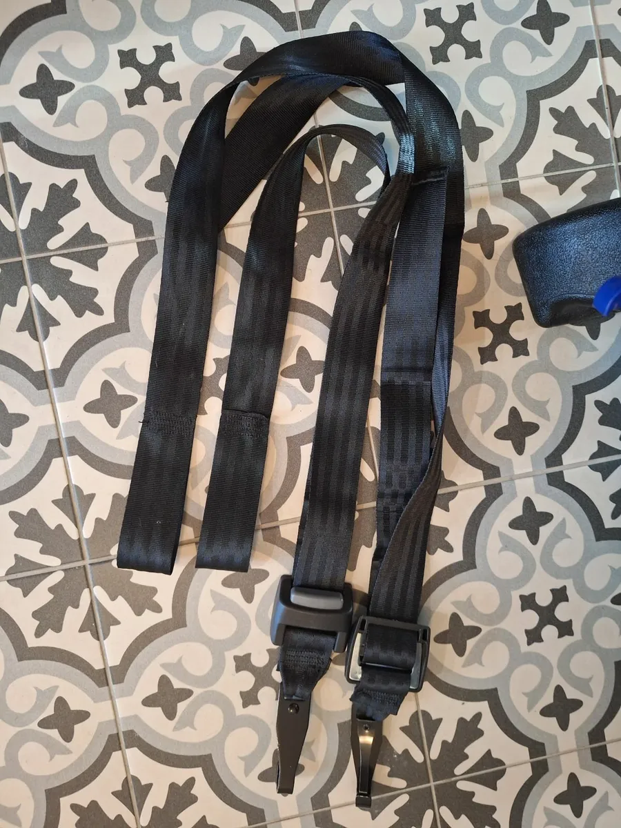 Axkid extended rear facing car seat - Image 2