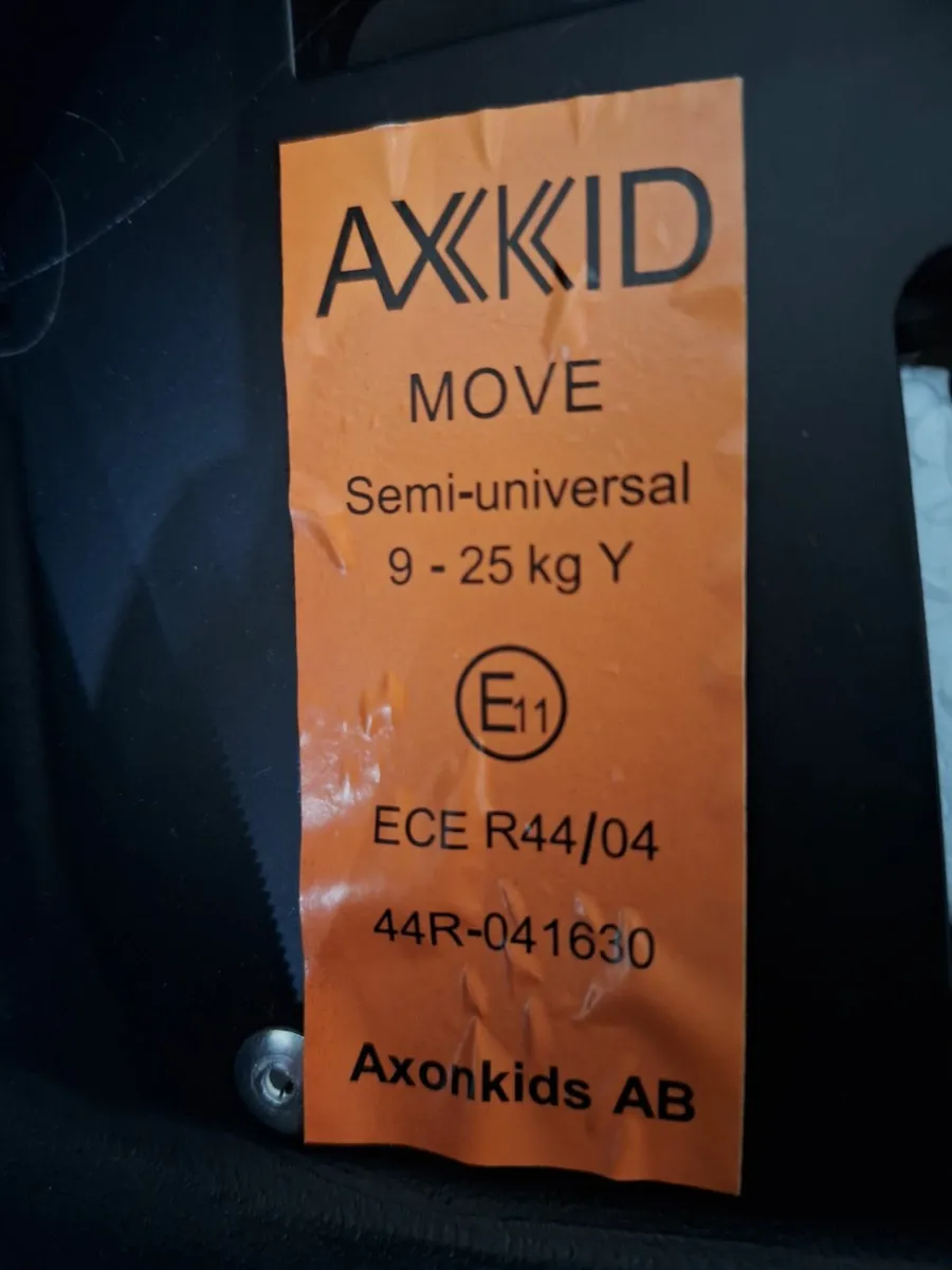 Axkid extended rear facing car seat - Image 4