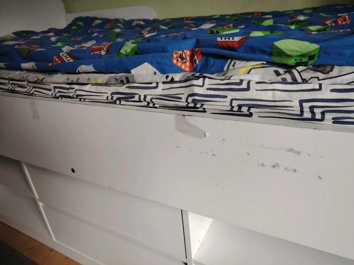 Mid sleeper & fishtank - Image 2