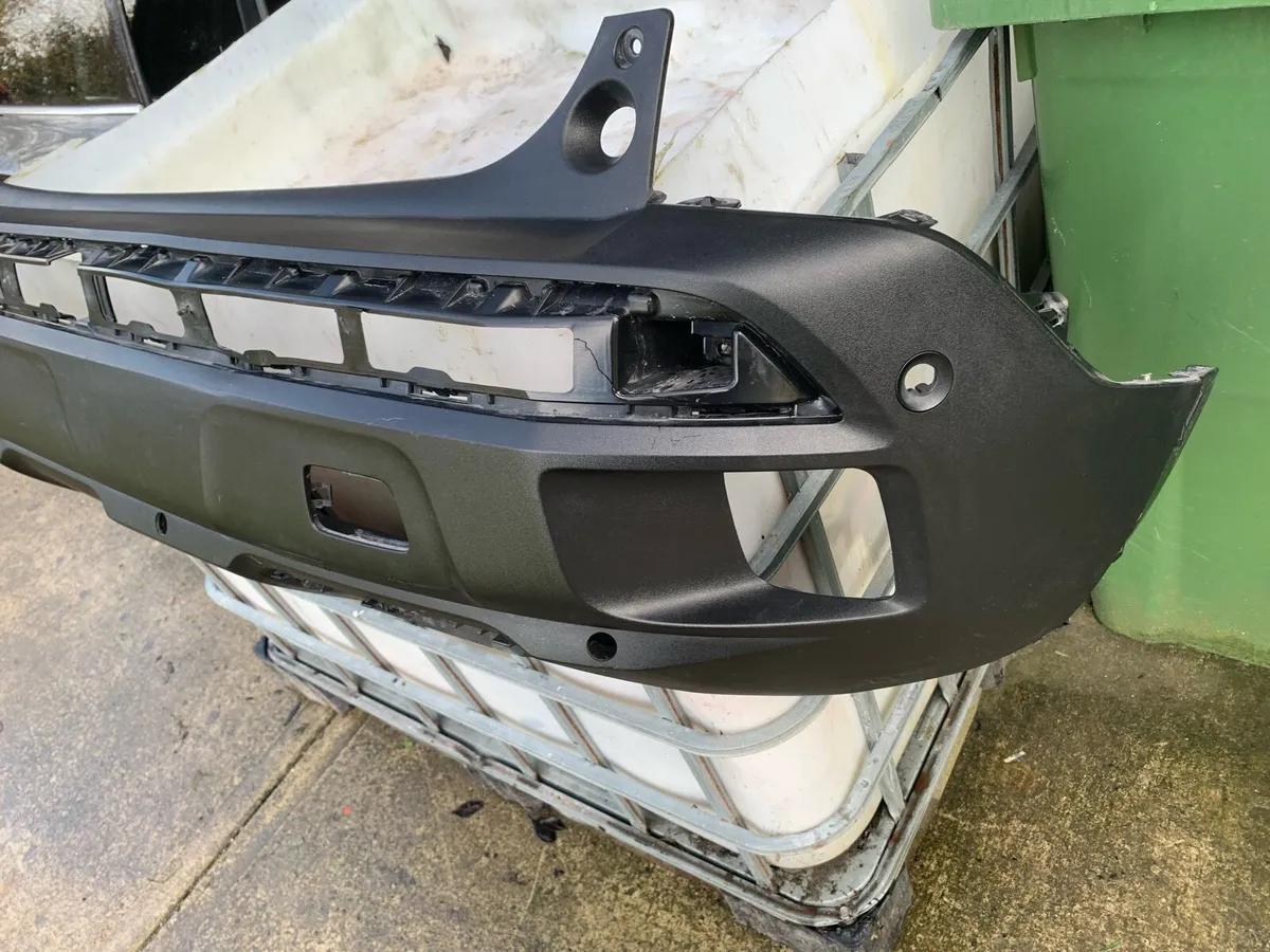 Hyundai kona headlight Peugeot 3008 2022 rear bump - Image 4