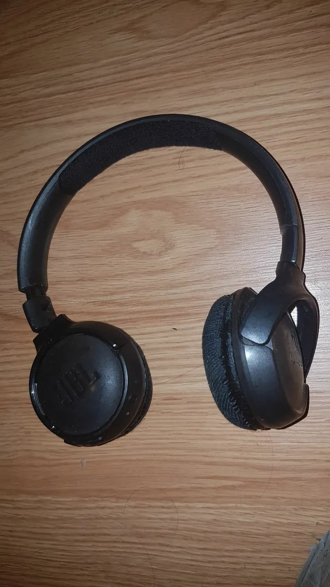 Headphones JBL - Bluetooth - Image 1