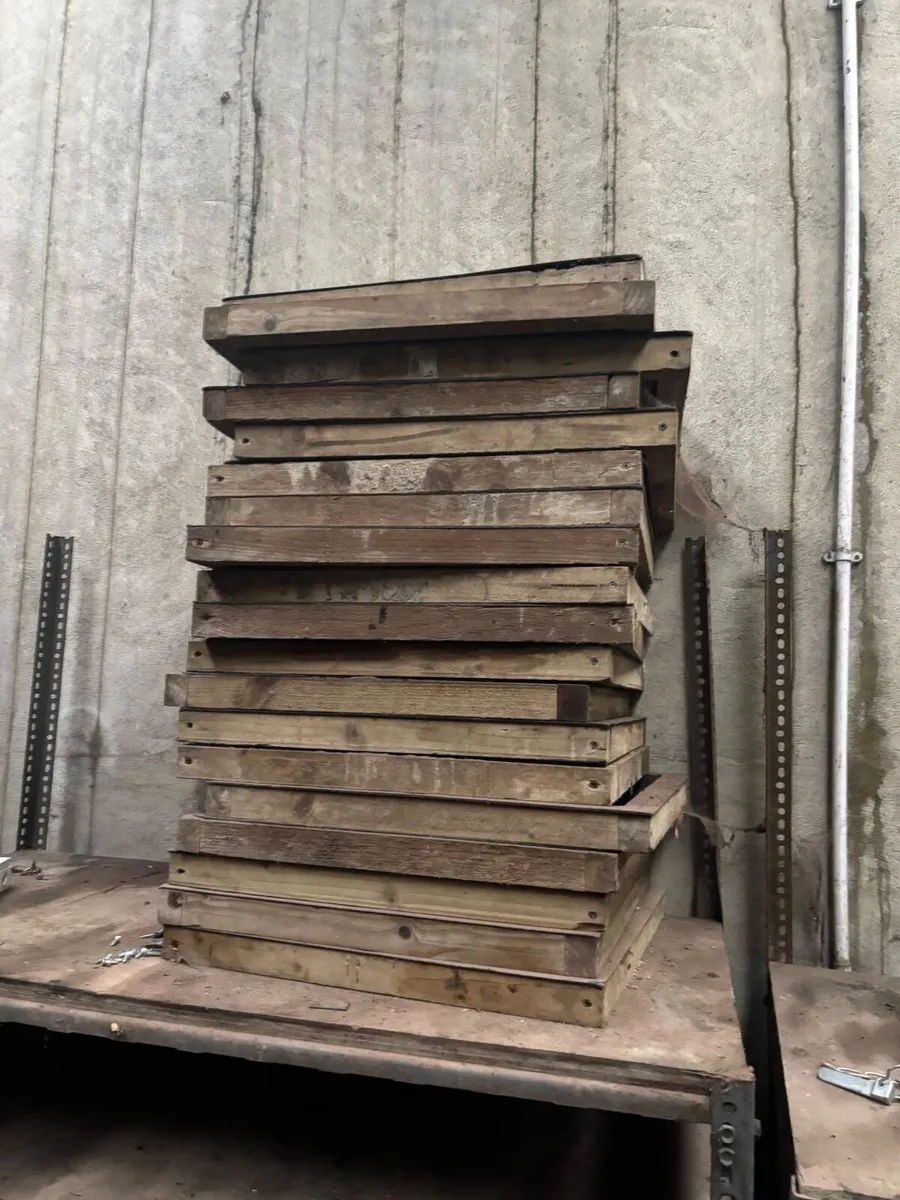 Items for making concrete flags - Image 2