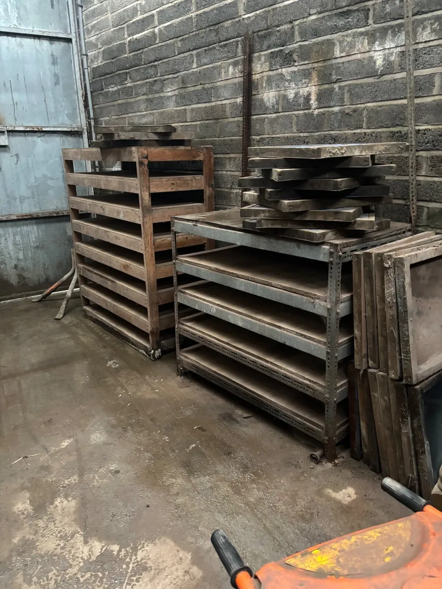 Items for making concrete flags - Image 4