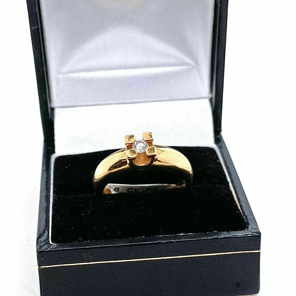 Contemporary 18 k yellow gold & diamond ring - Image 2